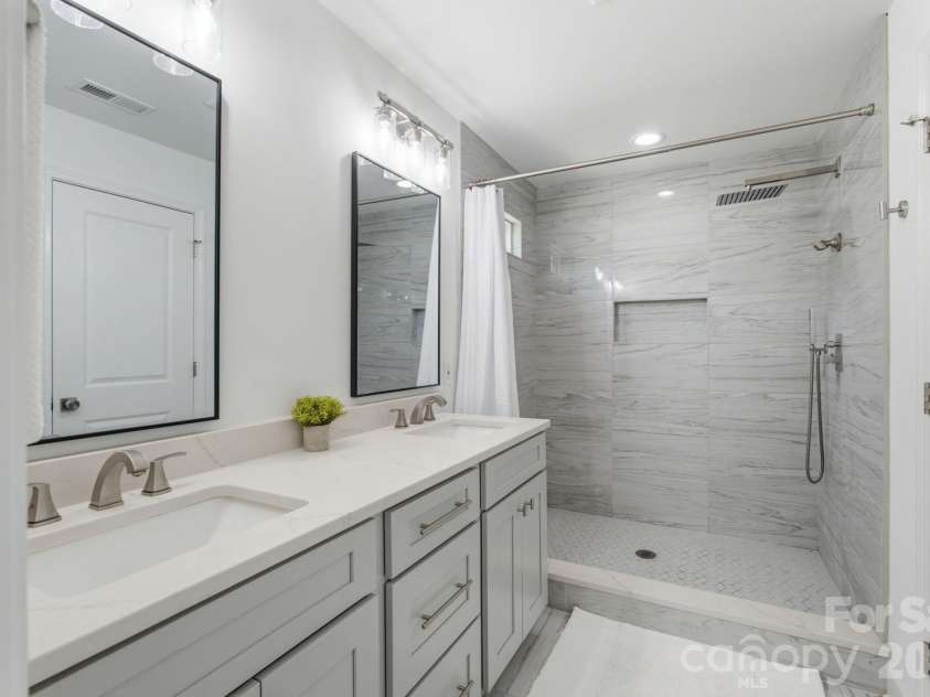 2639 Englehardt Street, Charlotte, NC 28216.  MLS# CAR4408712, YatesRealty ID 40687. 