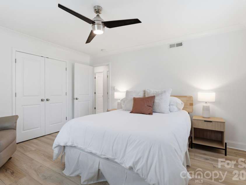 2639 Englehardt Street, Charlotte, NC 28216.  MLS# CAR4408712, YatesRealty ID 40687. 