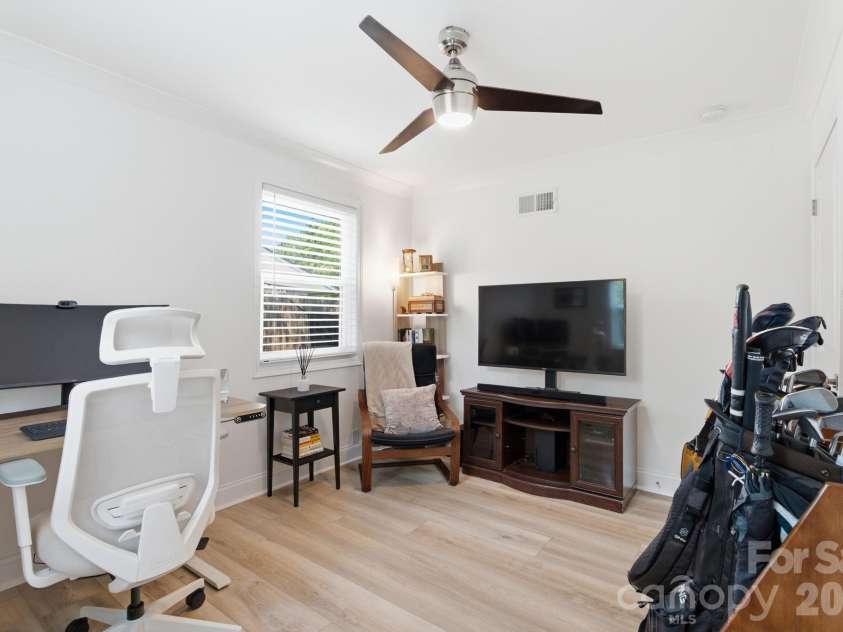 2639 Englehardt Street, Charlotte, NC 28216.  MLS# CAR4408712, YatesRealty ID 40687. 