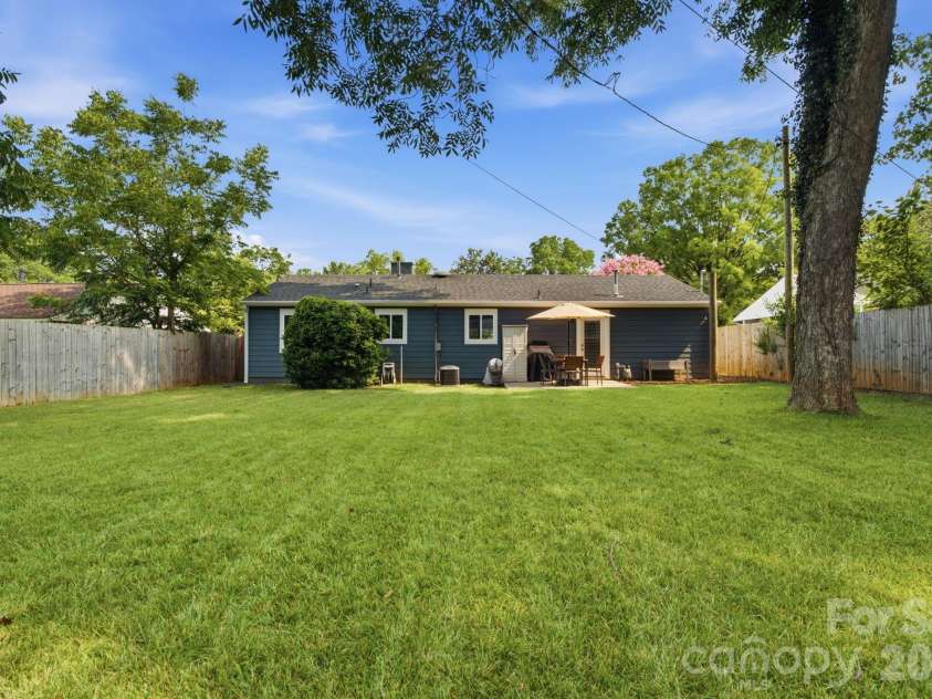 2639 Englehardt Street, Charlotte, NC 28216.  MLS# CAR4408712, YatesRealty ID 40687. 