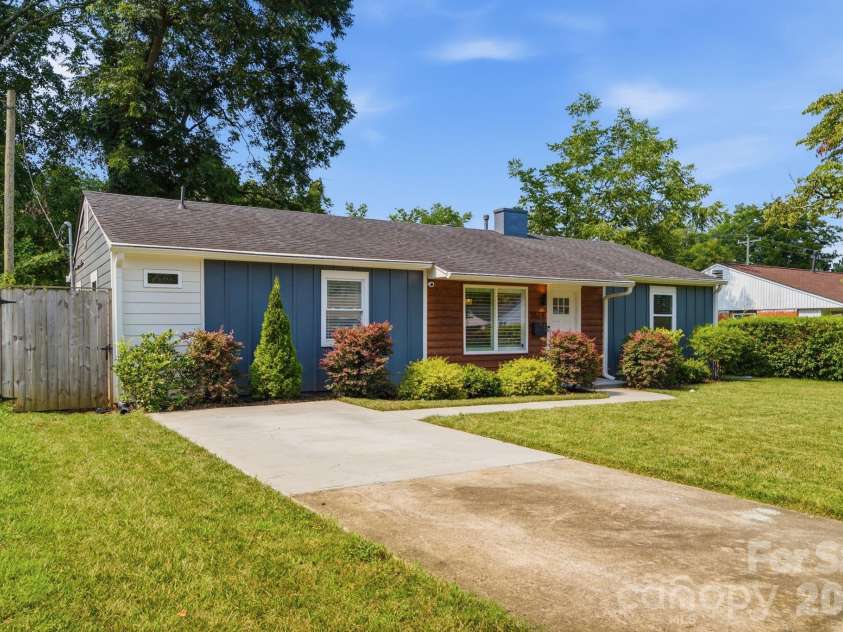 2639 Englehardt Street, Charlotte, NC 28216.  MLS# CAR4408712, YatesRealty ID 40687. 