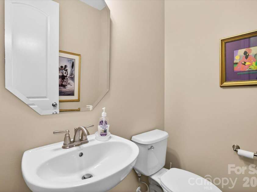 14832 Long Iron Drive, Huntersville, NC 28078.  MLS# CAR4388214, YatesRealty ID 4069. Half Bath