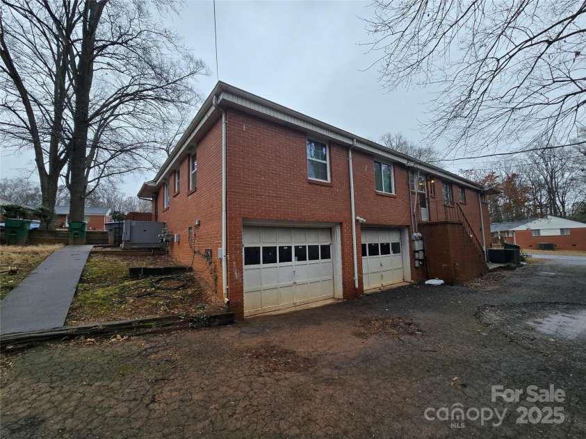 3103 Minnesota Road, Charlotte, NC 28208.  MLS# CAR4216788, YatesRealty ID 4069. 