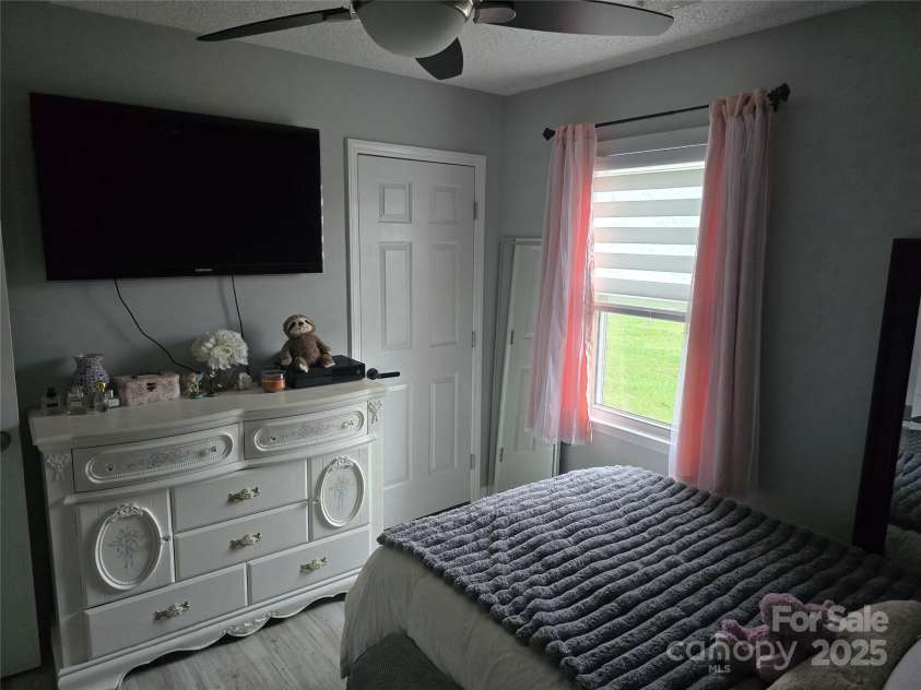 5202 Robin Lane, Randleman, NC 27317.  MLS# CAR4333825, YatesRealty ID 4069. 