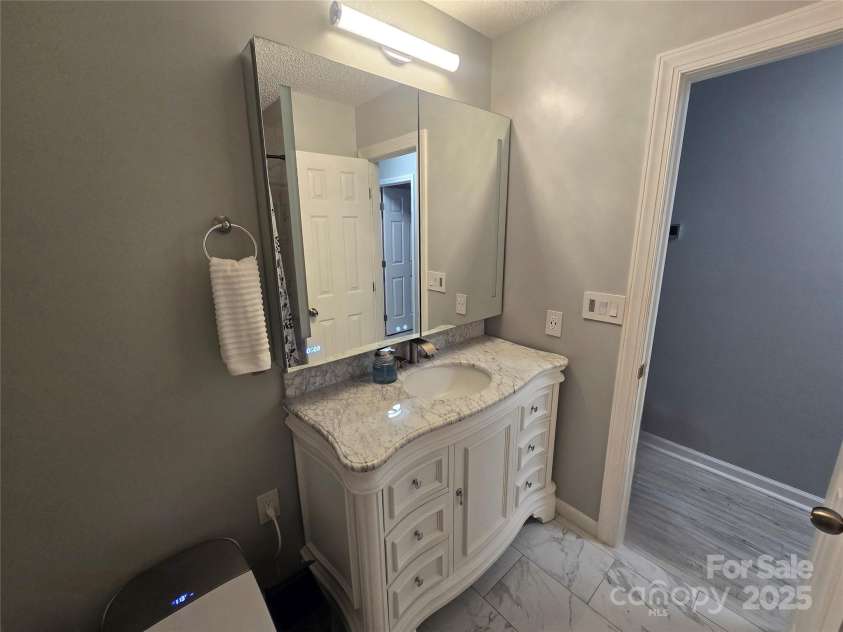 5202 Robin Lane, Randleman, NC 27317.  MLS# CAR4333825, YatesRealty ID 4069. 