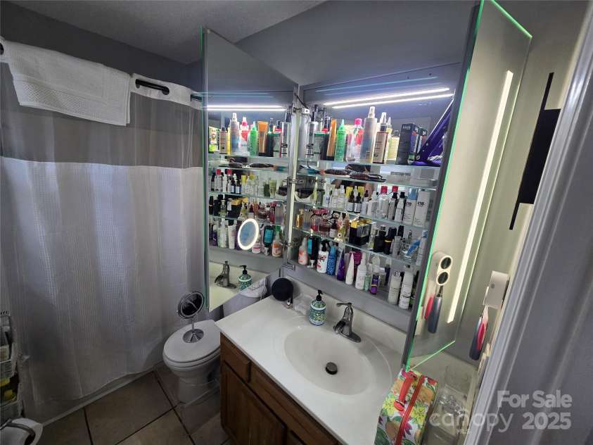 5202 Robin Lane, Randleman, NC 27317.  MLS# CAR4333825, YatesRealty ID 4069. 