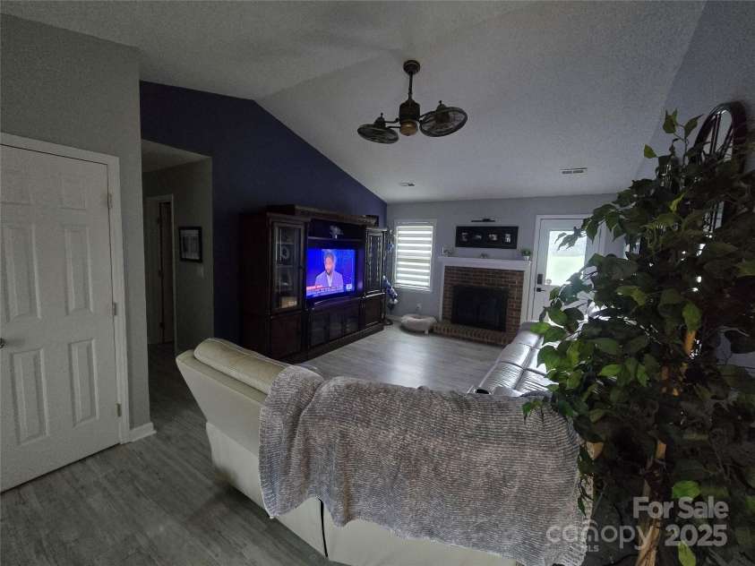 5202 Robin Lane, Randleman, NC 27317.  MLS# CAR4333825, YatesRealty ID 4069. 