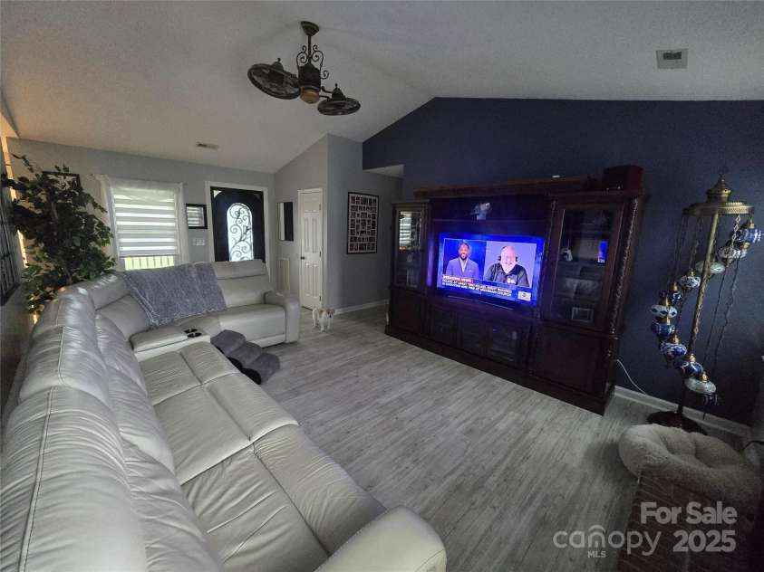 5202 Robin Lane, Randleman, NC 27317.  MLS# CAR4333825, YatesRealty ID 4069. 