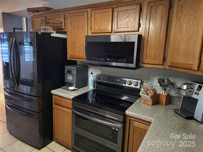 5202 Robin Lane, Randleman, NC 27317.  MLS# CAR4333825, YatesRealty ID 4069. 