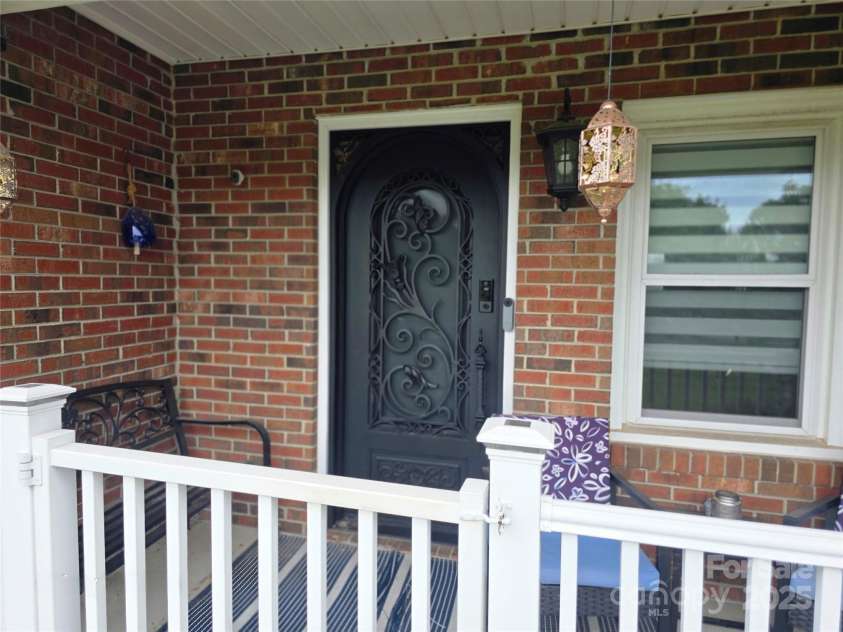 5202 Robin Lane, Randleman, NC 27317.  MLS# CAR4333825, YatesRealty ID 4069. 