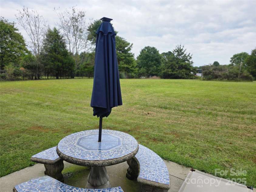 5202 Robin Lane, Randleman, NC 27317.  MLS# CAR4333825, YatesRealty ID 4069. 