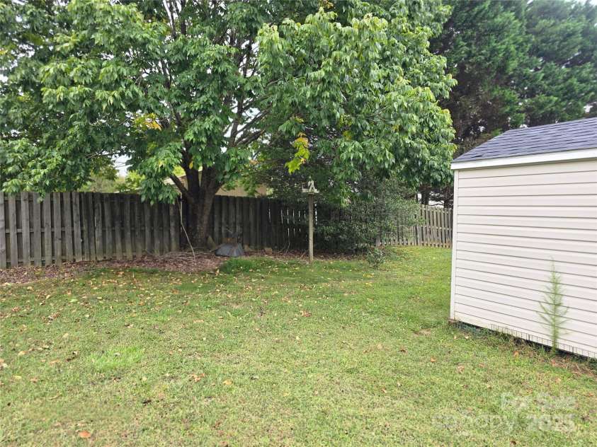 5202 Robin Lane, Randleman, NC 27317.  MLS# CAR4333825, YatesRealty ID 4069. 