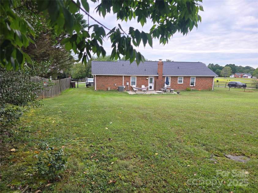 5202 Robin Lane, Randleman, NC 27317.  MLS# CAR4333825, YatesRealty ID 4069. 