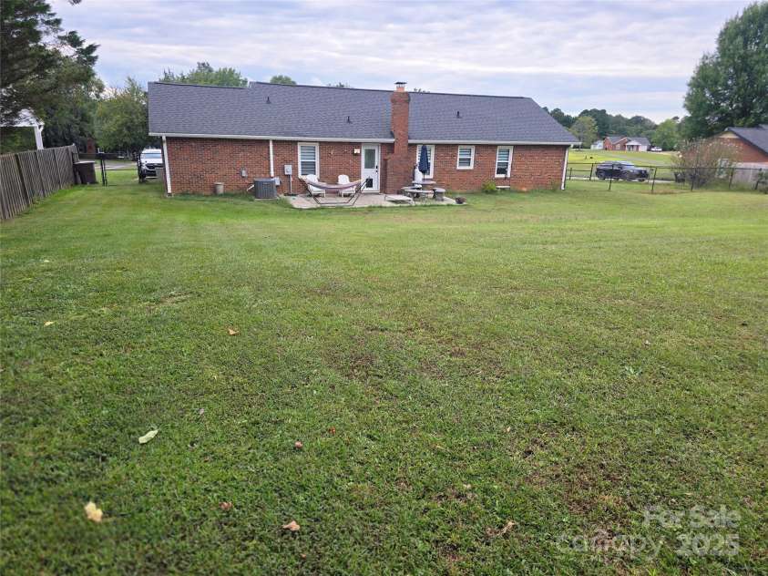 5202 Robin Lane, Randleman, NC 27317.  MLS# CAR4333825, YatesRealty ID 4069. 