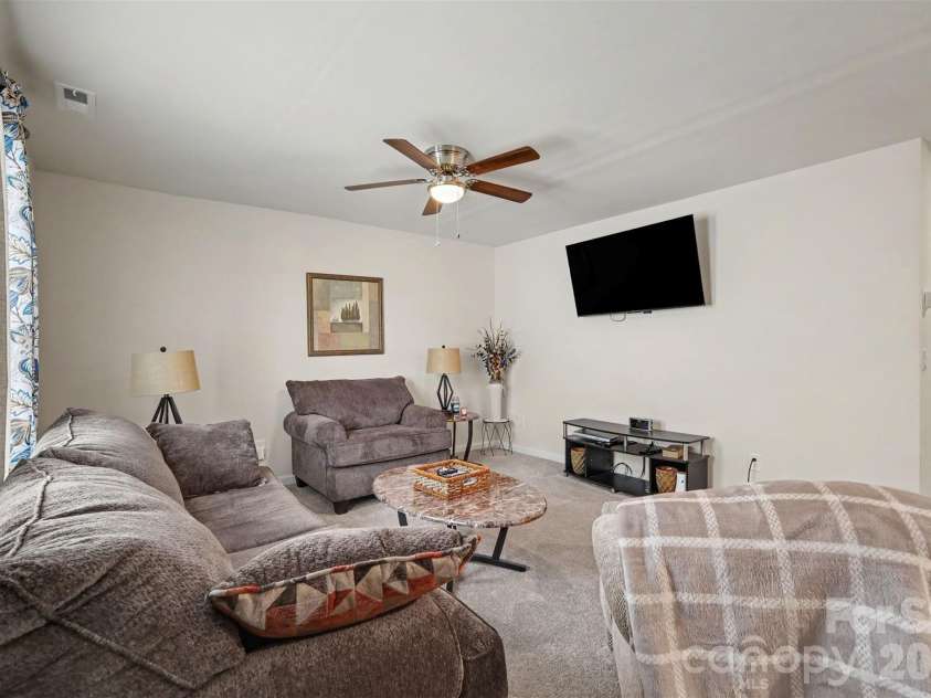 286 Heatherland Drive, Rock Hill, SC 29732.  MLS# CAR4408088, YatesRealty ID 40690. 