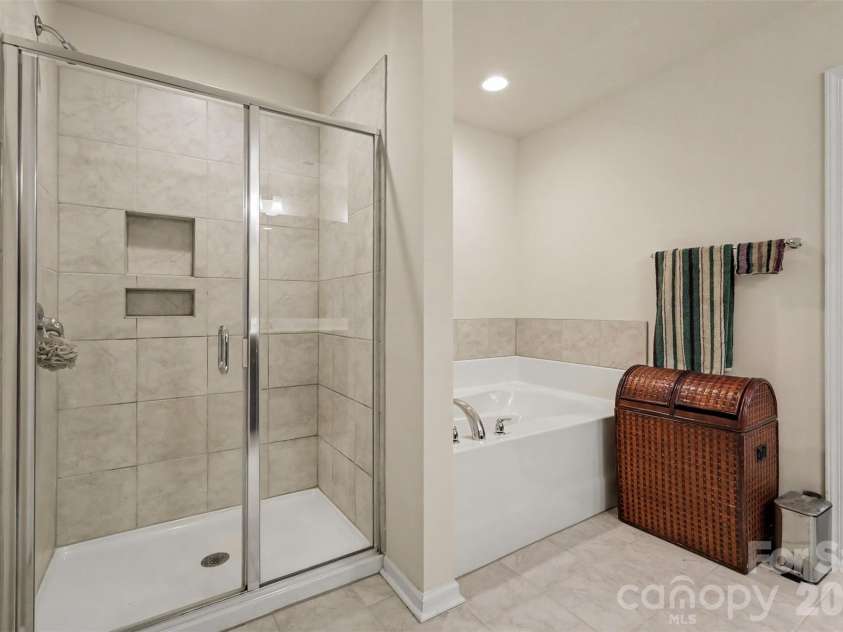 286 Heatherland Drive, Rock Hill, SC 29732.  MLS# CAR4408088, YatesRealty ID 40690. 