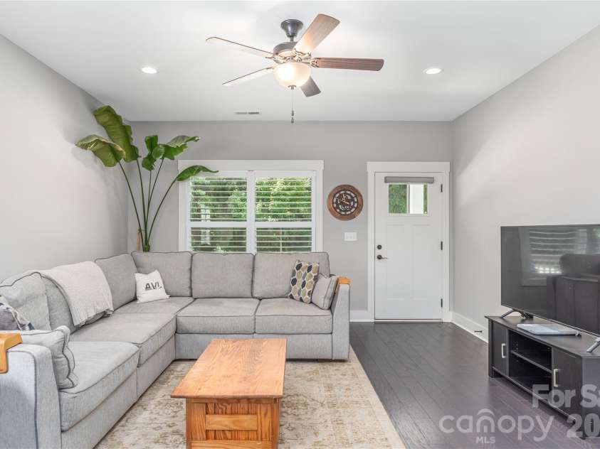21 Crayton Park Drive, Asheville, NC 28803.  MLS# CAR4408798, YatesRealty ID 40691. 