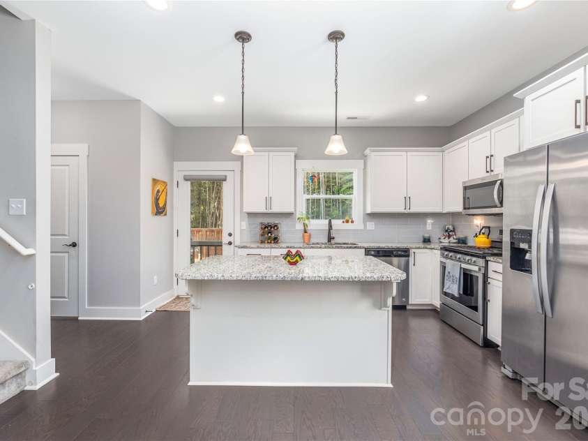 21 Crayton Park Drive, Asheville, NC 28803.  MLS# CAR4408798, YatesRealty ID 40691. 