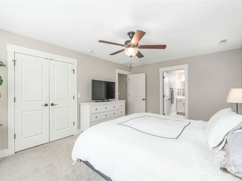 21 Crayton Park Drive, Asheville, NC 28803.  MLS# CAR4408798, YatesRealty ID 40691. 