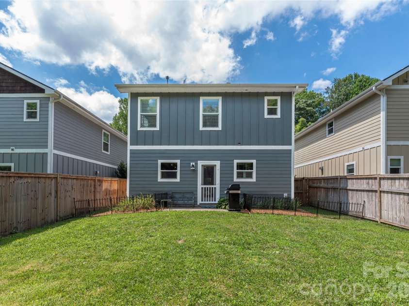 21 Crayton Park Drive, Asheville, NC 28803.  MLS# CAR4408798, YatesRealty ID 40691. 