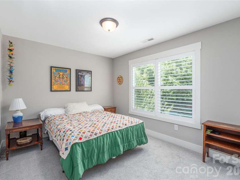21 Crayton Park Drive, Asheville, NC 28803.  MLS# CAR4408798, YatesRealty ID 40691. 