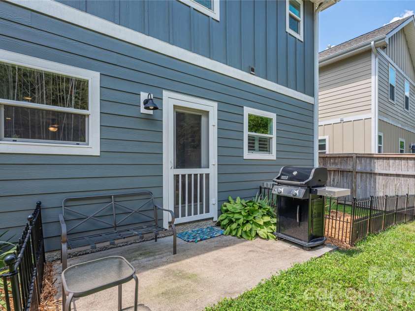 21 Crayton Park Drive, Asheville, NC 28803.  MLS# CAR4408798, YatesRealty ID 40691. 