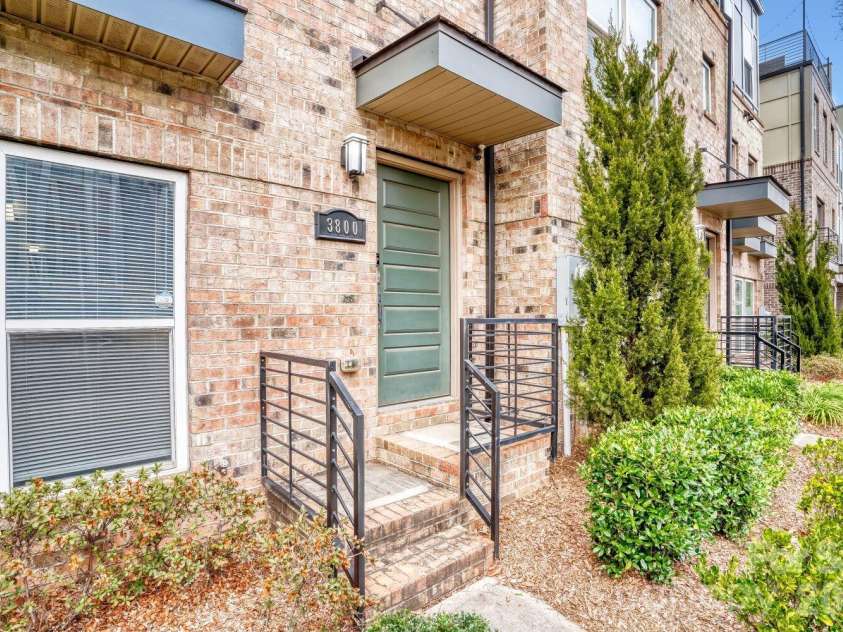 3800 Sky Haven Drive, Charlotte, NC 28209.  MLS# CAR4326961, YatesRealty ID 40696. 