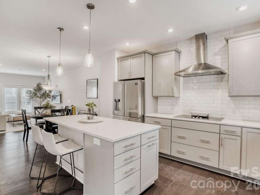 3800 Sky Haven Drive, Charlotte, NC 28209.  MLS# CAR4326961, YatesRealty ID 40696. 