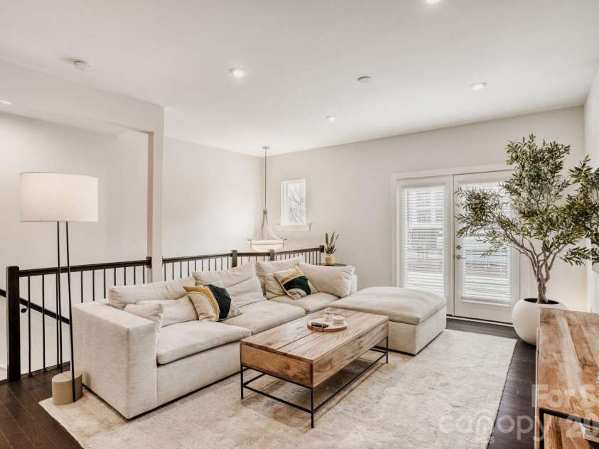 3800 Sky Haven Drive, Charlotte, NC 28209.  MLS# CAR4326961, YatesRealty ID 40696. 