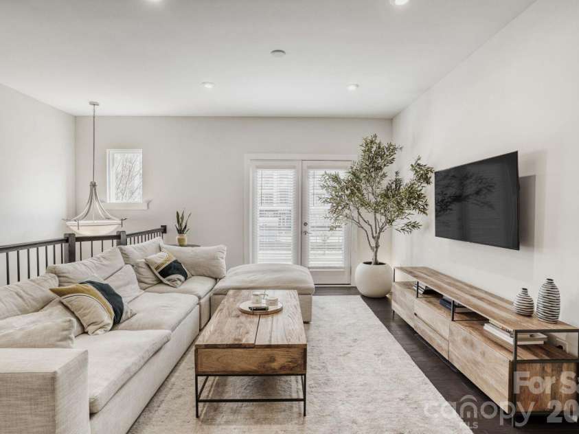 3800 Sky Haven Drive, Charlotte, NC 28209.  MLS# CAR4326961, YatesRealty ID 40696. 