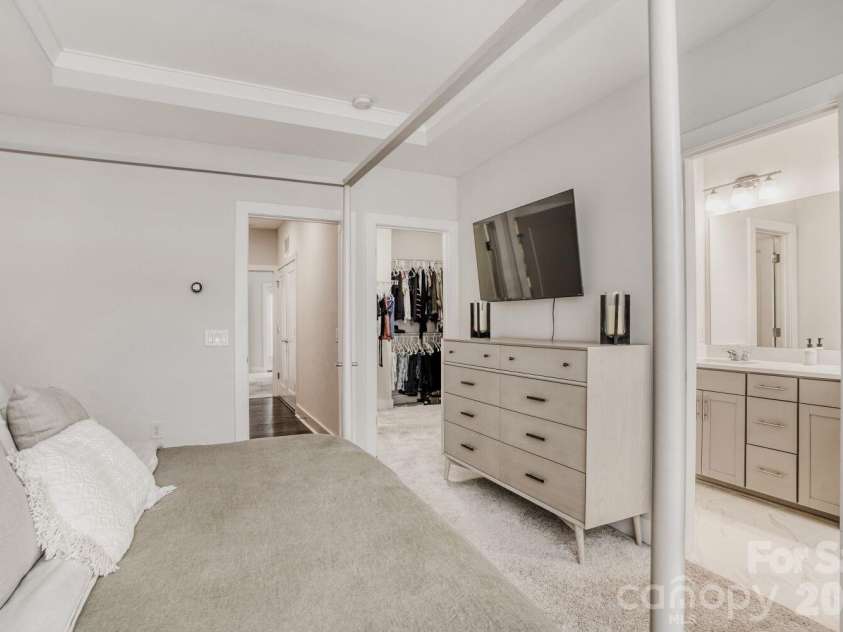 3800 Sky Haven Drive, Charlotte, NC 28209.  MLS# CAR4326961, YatesRealty ID 40696. 