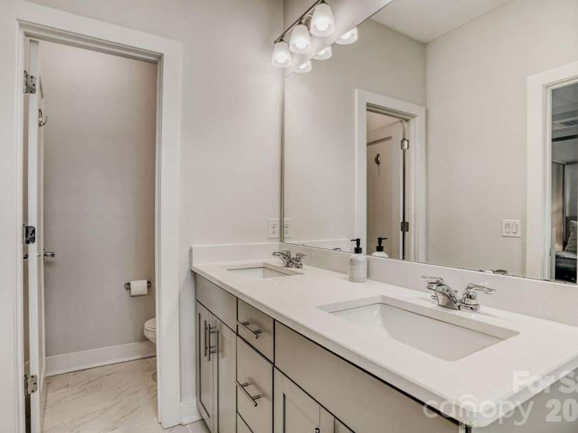 3800 Sky Haven Drive, Charlotte, NC 28209.  MLS# CAR4326961, YatesRealty ID 40696. 