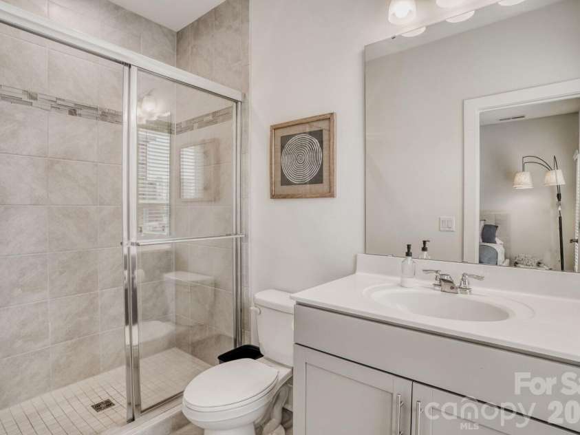 3800 Sky Haven Drive, Charlotte, NC 28209.  MLS# CAR4326961, YatesRealty ID 40696. Guest bath