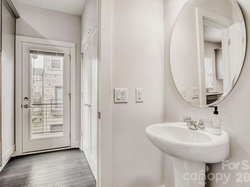 3800 Sky Haven Drive, Charlotte, NC 28209.  MLS# CAR4326961, YatesRealty ID 40696. Half bath main floor