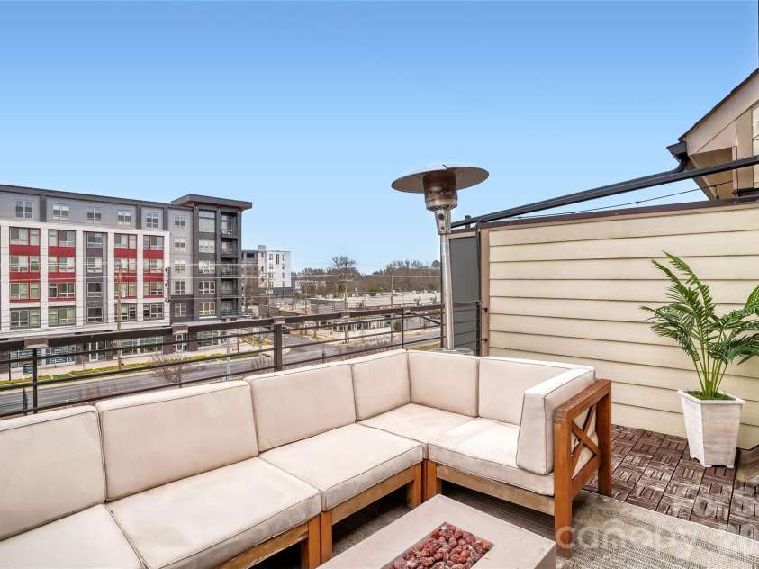 3800 Sky Haven Drive, Charlotte, NC 28209.  MLS# CAR4326961, YatesRealty ID 40696. Rooftop terrace