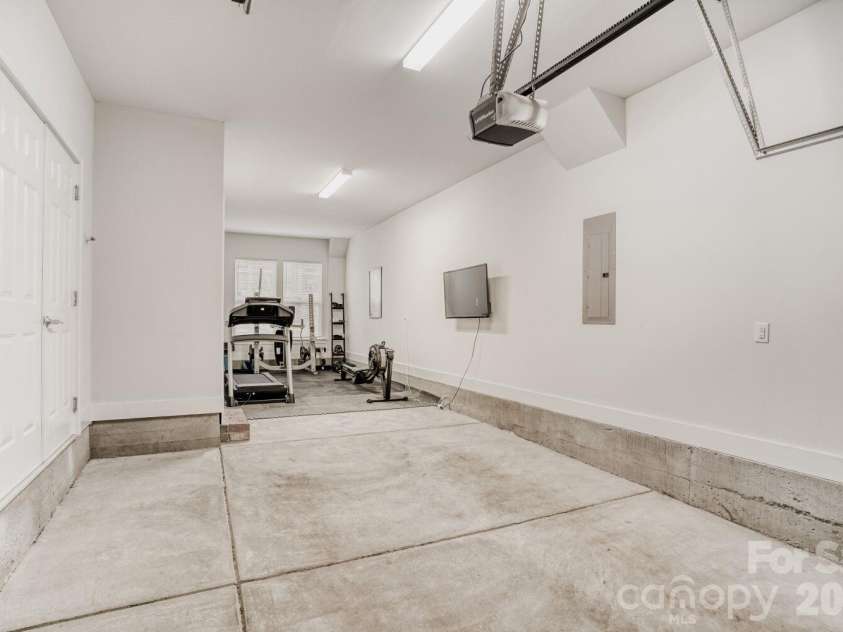3800 Sky Haven Drive, Charlotte, NC 28209.  MLS# CAR4326961, YatesRealty ID 40696. Tandem garage