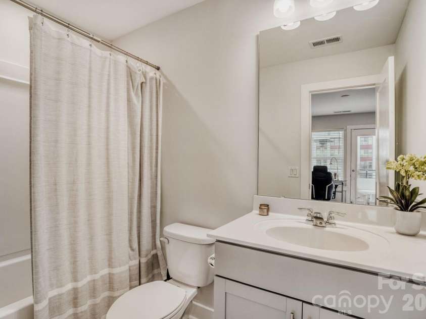 3800 Sky Haven Drive, Charlotte, NC 28209.  MLS# CAR4326961, YatesRealty ID 40696. Third floor bath