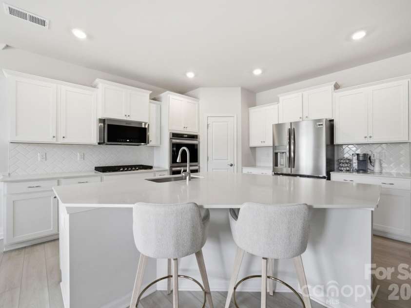 1125 Lookout Shoals Drive, Fort Mill, SC 29715.  MLS# CAR4400427, YatesRealty ID 40697. 