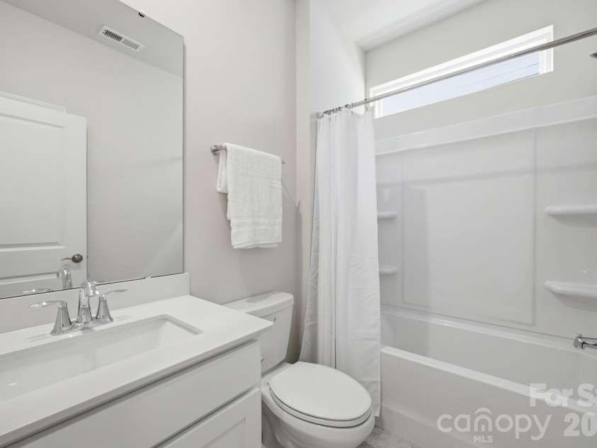 1125 Lookout Shoals Drive, Fort Mill, SC 29715.  MLS# CAR4400427, YatesRealty ID 40697. 