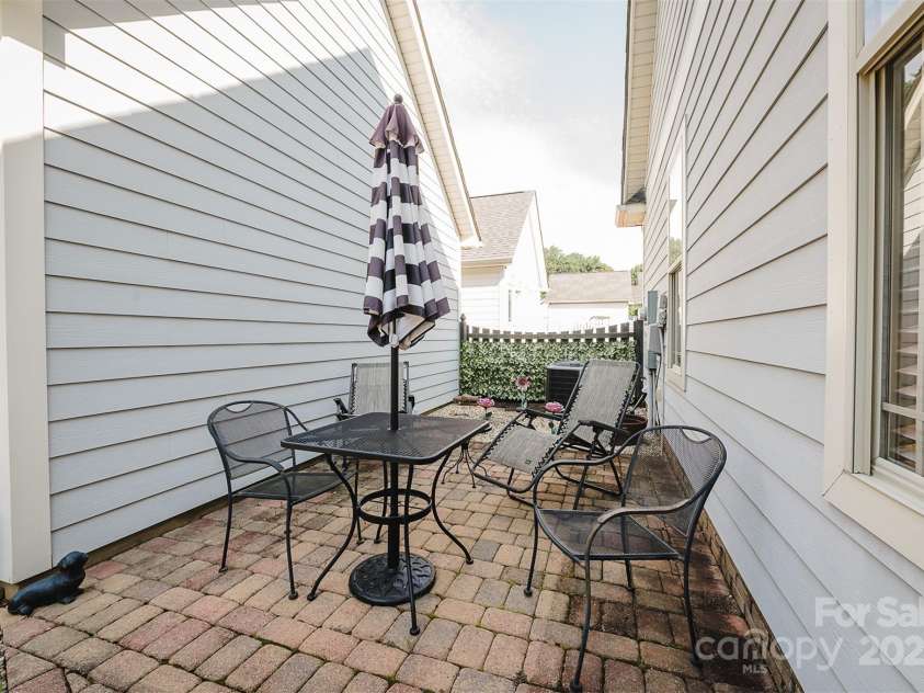 14109 Magnolia Bend Drive, Huntersville, NC 28078.  MLS# CAR4305338, YatesRealty ID 40698. 