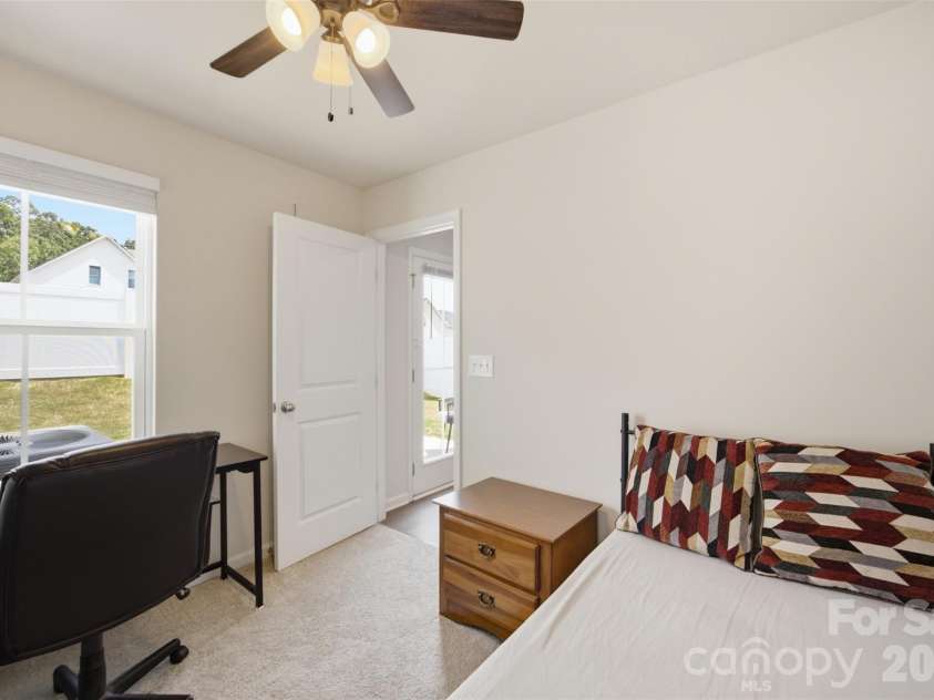 1705 Gutter Branch Drive, Charlotte, NC 28216.  MLS# CAR4404002, YatesRealty ID 40698. 1st Floor Office