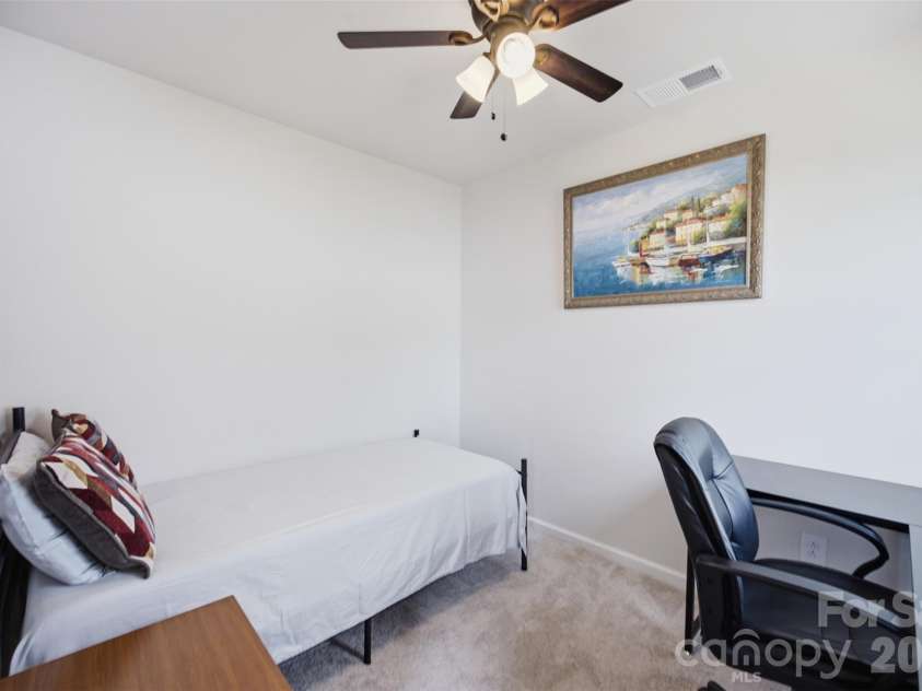 1705 Gutter Branch Drive, Charlotte, NC 28216.  MLS# CAR4404002, YatesRealty ID 40698. 1st Floor Office