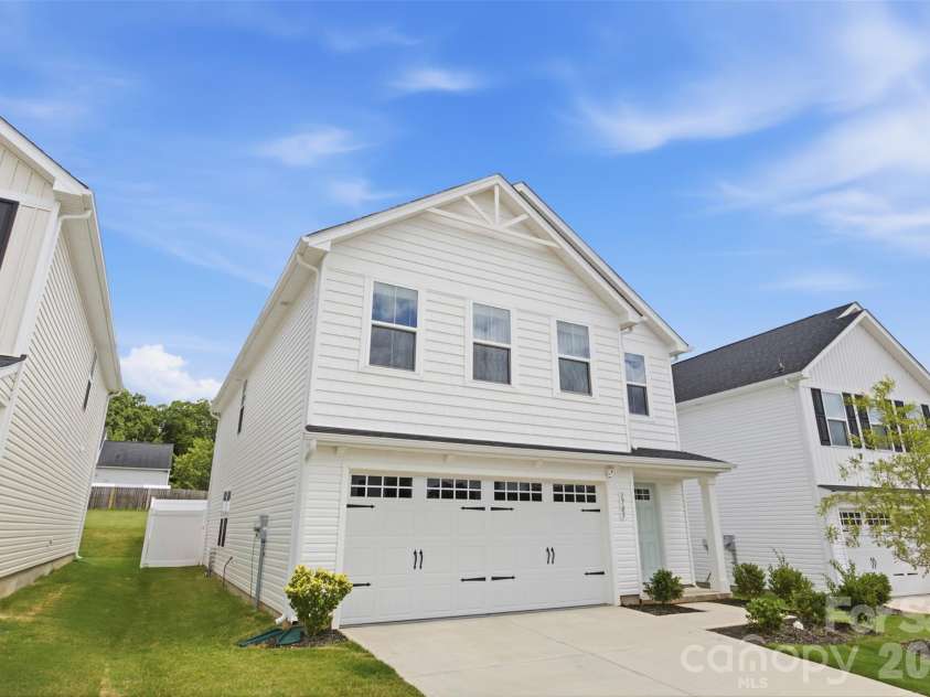 1705 Gutter Branch Drive, Charlotte, NC 28216.  MLS# CAR4404002, YatesRealty ID 40698. Exterior Side
