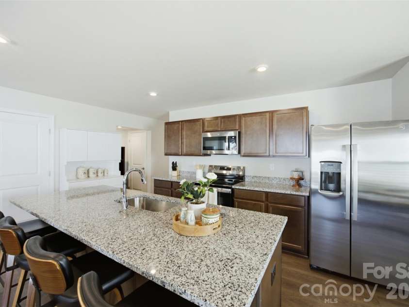 1705 Gutter Branch Drive, Charlotte, NC 28216.  MLS# CAR4404002, YatesRealty ID 40698. Kitchen