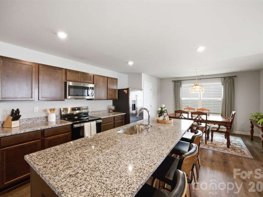 1705 Gutter Branch Drive, Charlotte, NC 28216.  MLS# CAR4404002, YatesRealty ID 40698. Kitchen/Dining