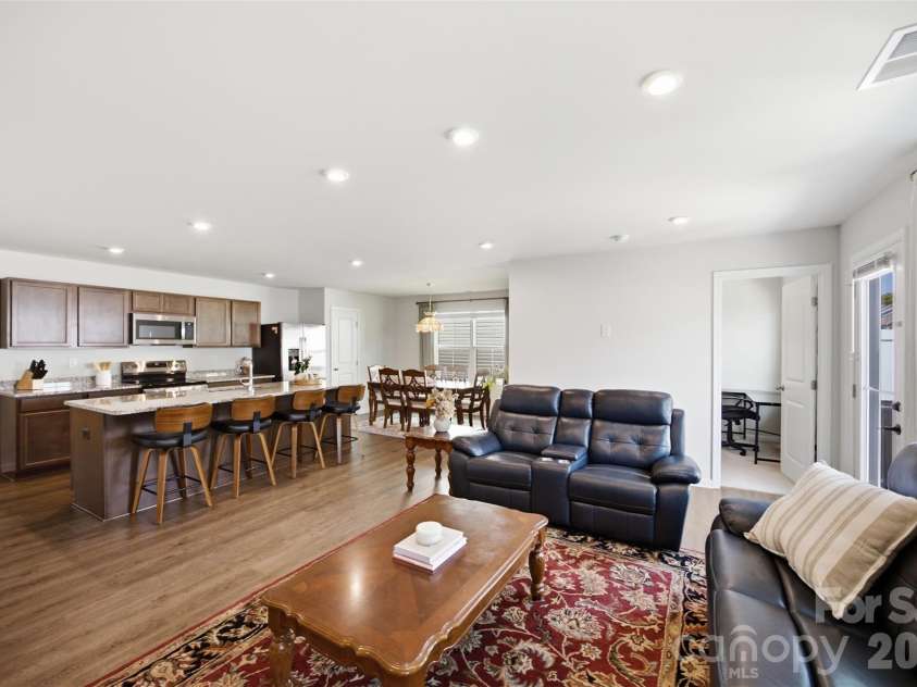 1705 Gutter Branch Drive, Charlotte, NC 28216.  MLS# CAR4404002, YatesRealty ID 40698. Living/Kitchen/Dining
