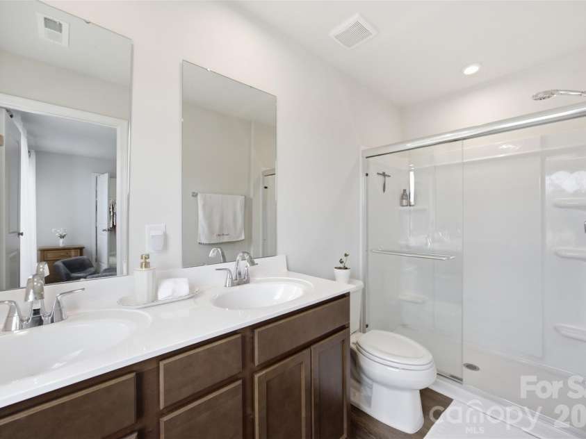 1705 Gutter Branch Drive, Charlotte, NC 28216.  MLS# CAR4404002, YatesRealty ID 40698. Primary Bathroom