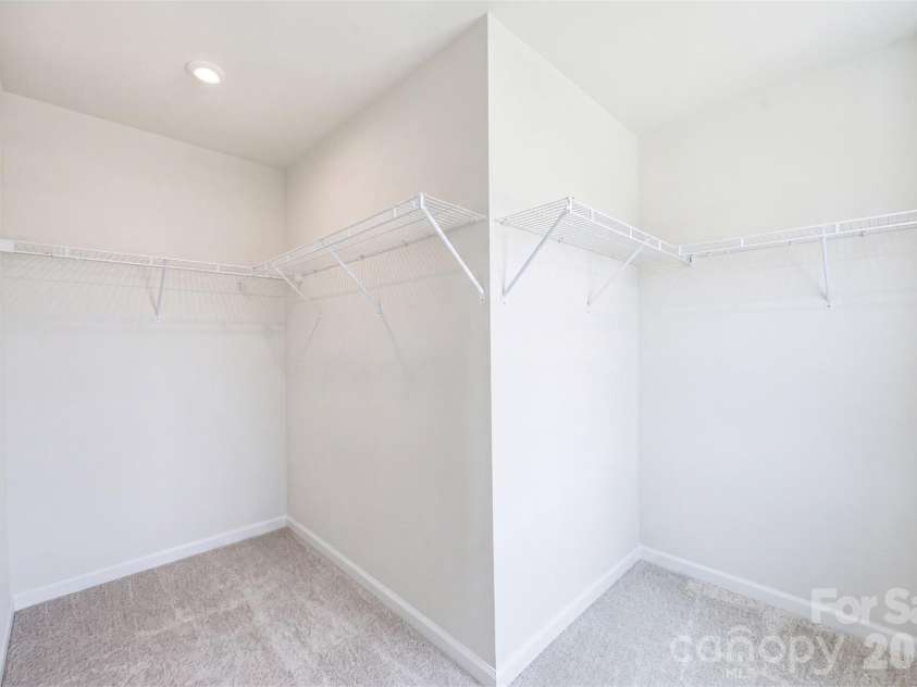 1705 Gutter Branch Drive, Charlotte, NC 28216.  MLS# CAR4404002, YatesRealty ID 40698. Primary Walk in Closet