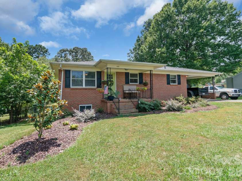 1501 Old Hickory Grove Road, Mount Holly, NC 28120.  MLS# CAR4403657, YatesRealty ID 40699. Large front yard