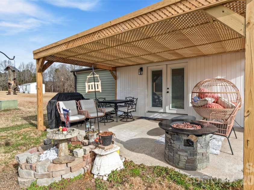 640 Perryman Road, Lexington, NC 27295.  MLS# CAR4341487, YatesRealty ID 4070. 